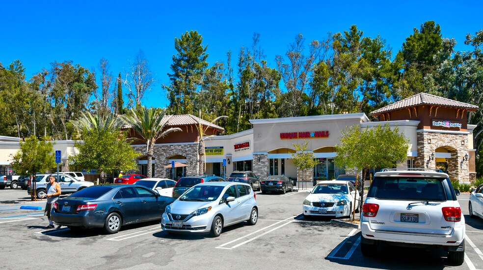 More Photos Of 22900-22924 Los Alisos Blvd, Mission Viejo Unknown For Lease