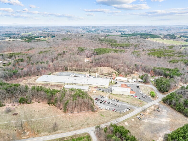 More Photos Of 3872 Martin Dr, Axton Warehouse For Lease