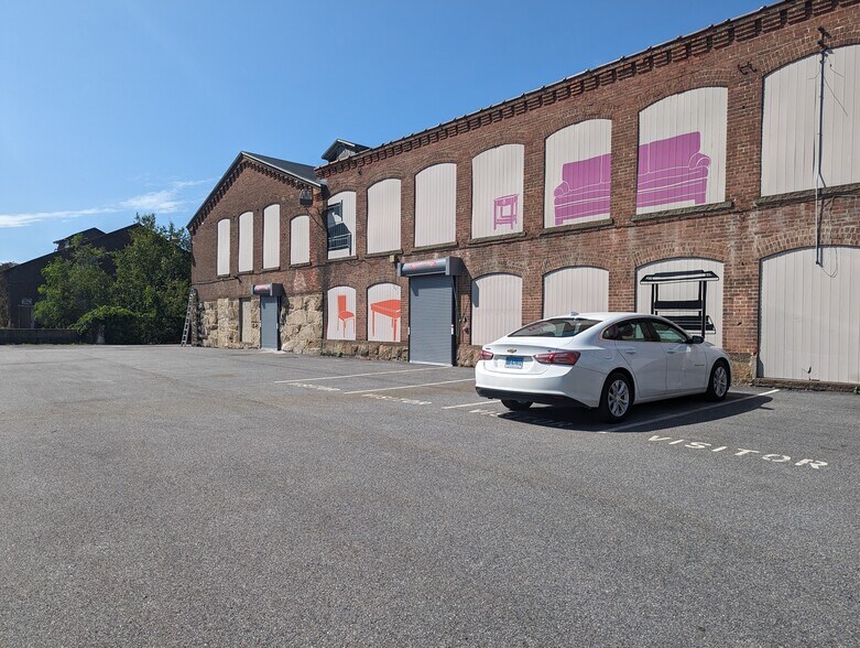 More Photos Of 100 Lawton St, Torrington Manufacturing For Lease