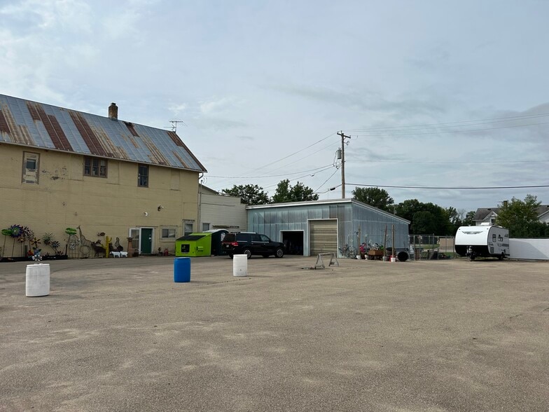 More Photos Of 215 Wolf River Dr, Fremont General Retail For Sale