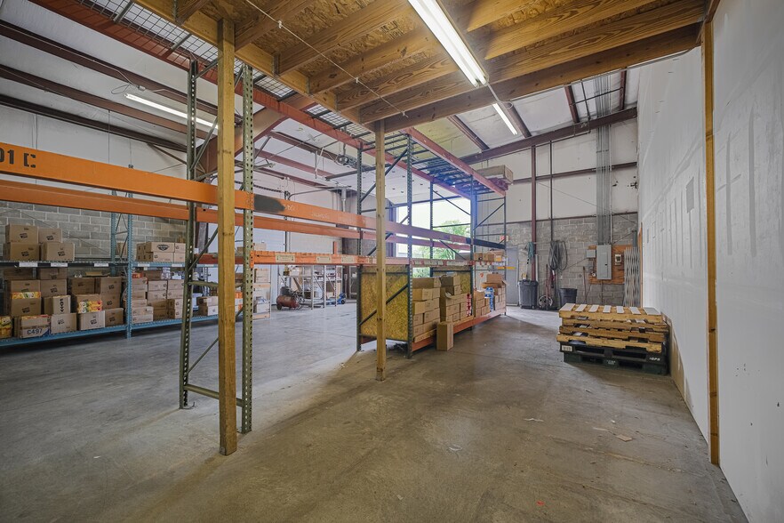 More Photos Of 5237 Commerce Cir, Indianapolis Warehouse For Sale
