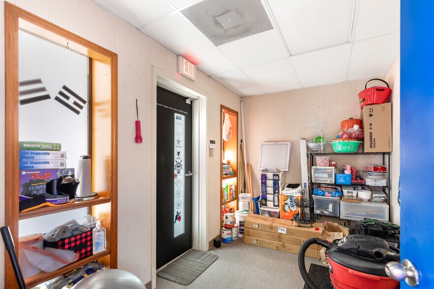 More Photos Of 411 S Houston Ave, Humble Warehouse For Sale