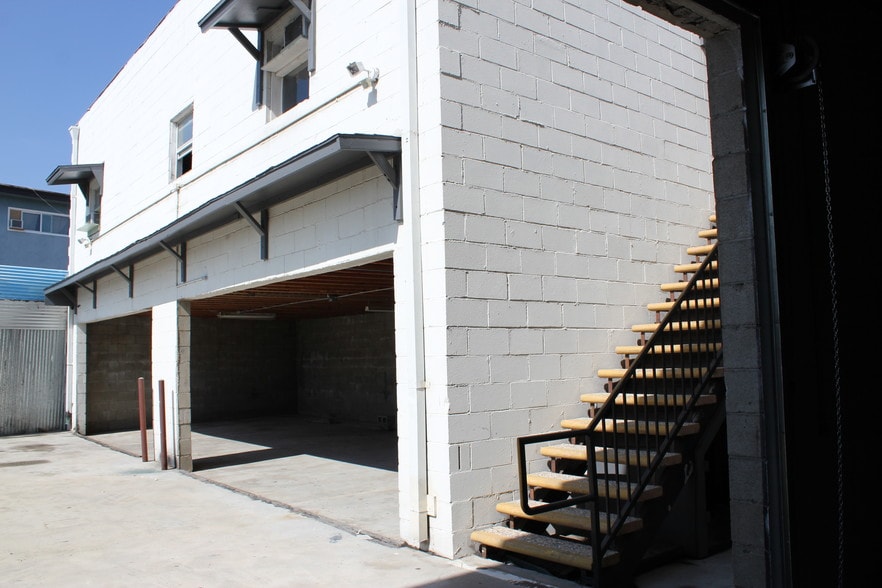 More Photos Of 14737 Arminta St, Panorama City Manufacturing For Lease