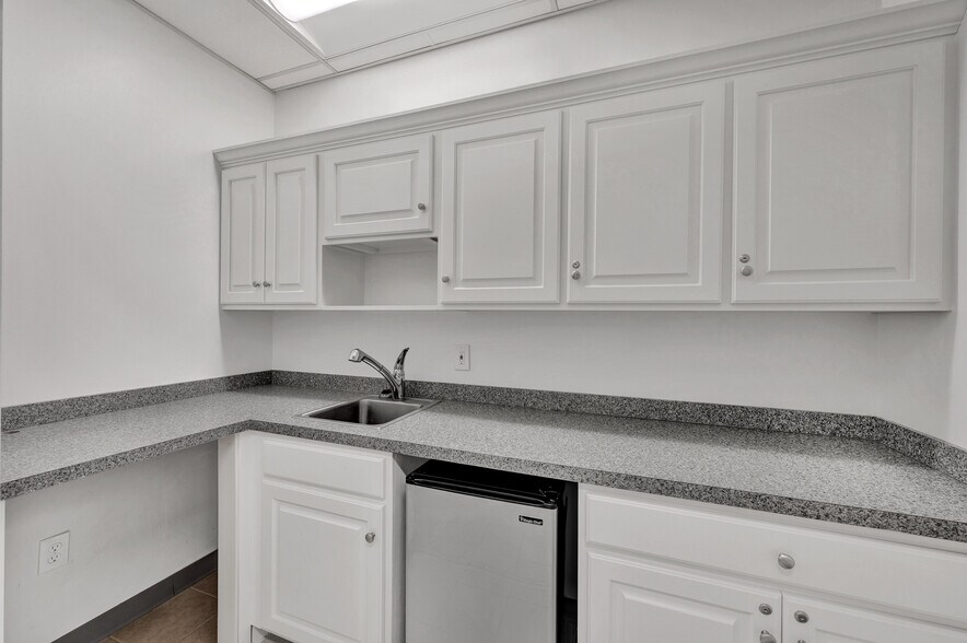 More Photos Of 4500 Leeds Ave, North Charleston Unknown For Lease