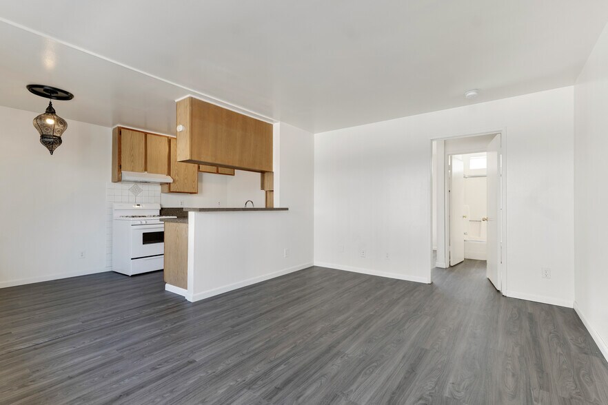 More Photos Of 18356 Napa St, Northridge Apartments For Sale