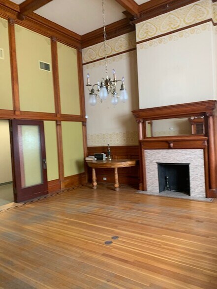 More Photos Of 162-164 College St, Burlington Loft Creative Space For Lease