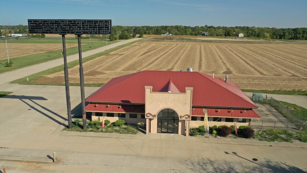More Photos Of 210 N Lewis Ave, Oglesby Restaurant For Lease