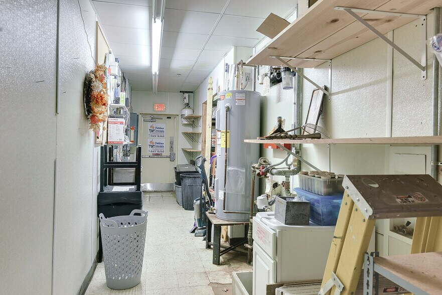 More Photos Of 110 W Reichmuth Rd, Valley Freestanding For Sale