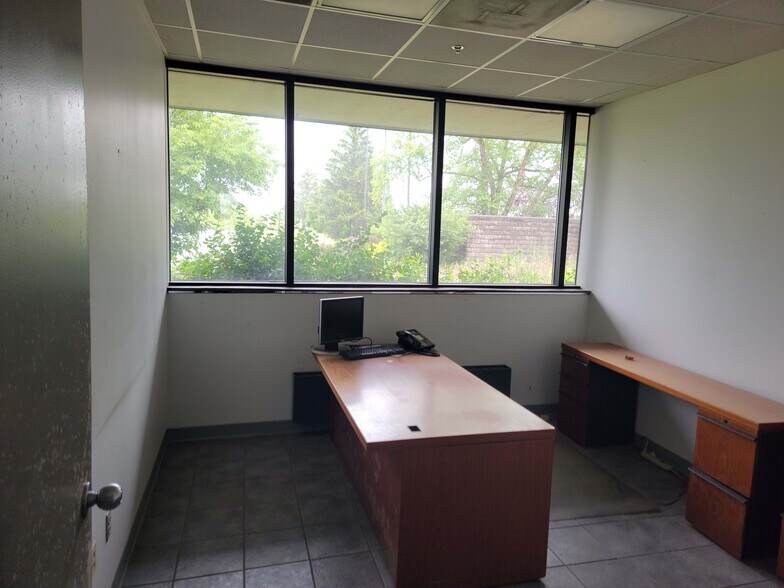 More Photos Of 917 Liechty Rd, Berne Office For Lease