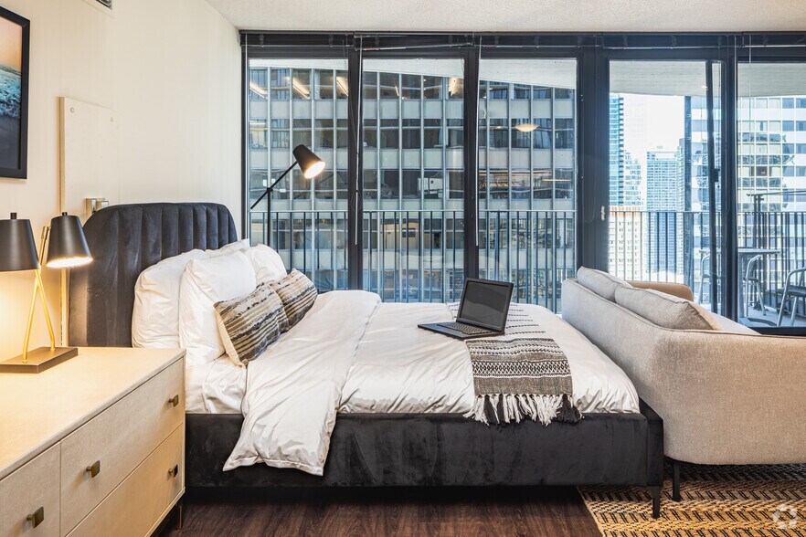 More Photos Of 225 N Columbus Dr, Chicago Multifamily For Sale