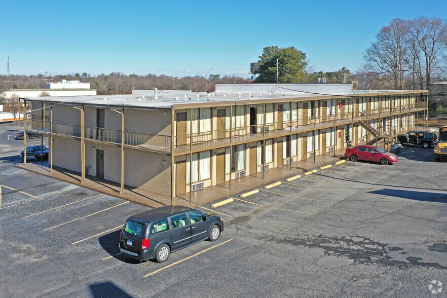 Primary Photo Of 312 W J J Dr, Greensboro Hotel For Sale