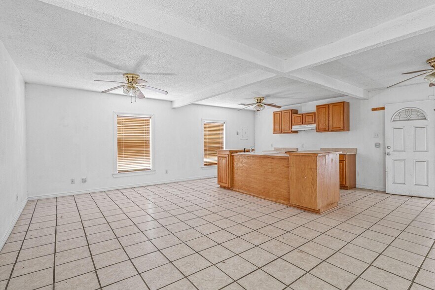 More Photos Of 14330 S Highway 281, Santo Trailer Camper Park For Sale