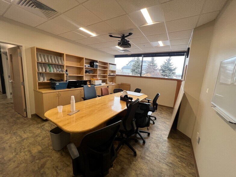 More Photos Of 825 E White Spruce Blvd, Henrietta Veterinarian Kennel For Lease