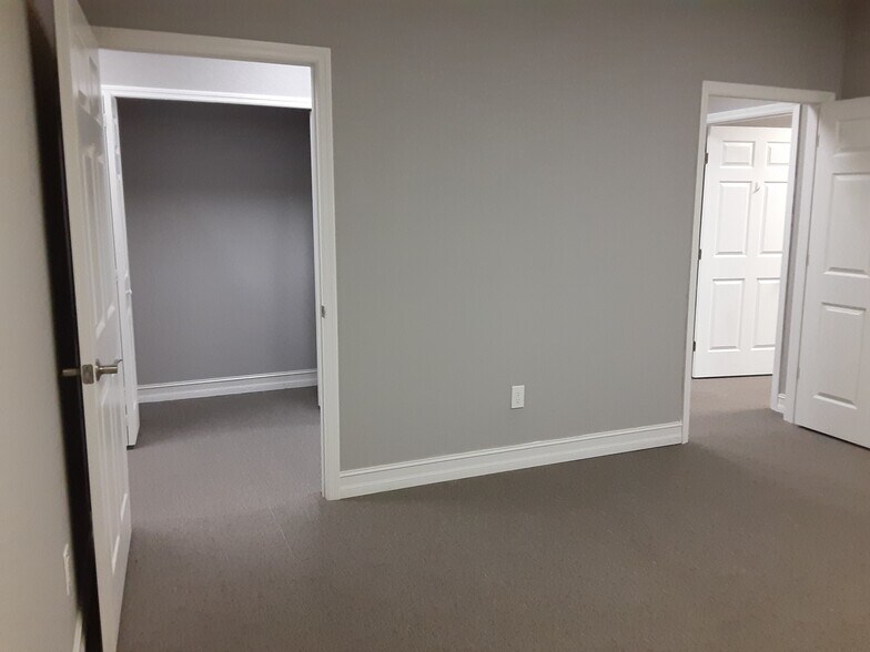 More Photos Of 4975-4977 Royal Gulf Cir, Fort Myers Medical For Lease