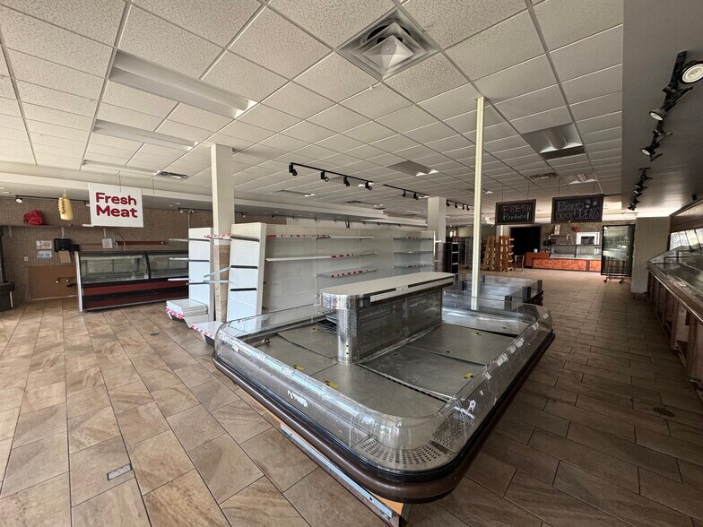 More Photos Of 174 Hamilton Rd, London Freestanding For Lease
