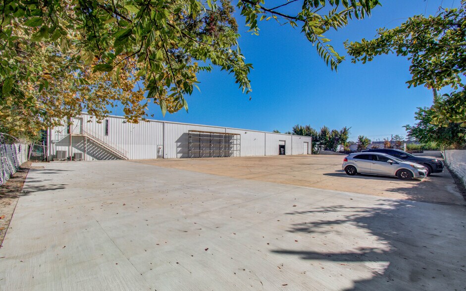 More Photos Of 8730 Ley Rd, Houston Warehouse For Lease