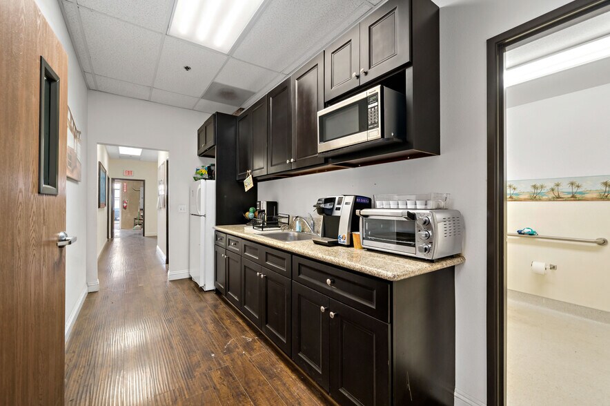 More Photos Of 18345 Pasadena St, Lake Elsinore Manufacturing For Lease