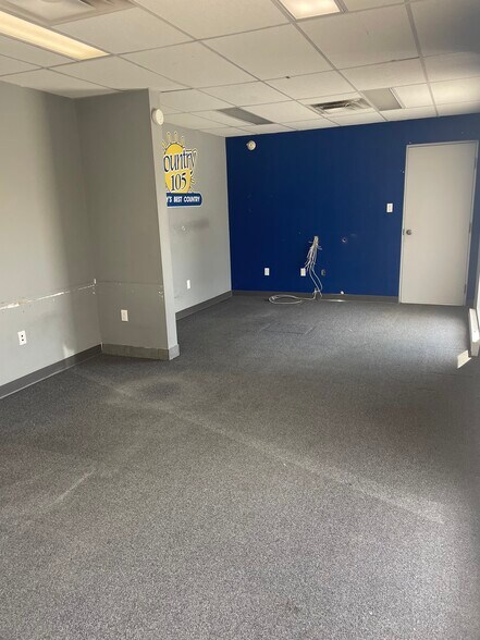 More Photos Of 710 Industrial Rd, Shelburne General Retail For Lease