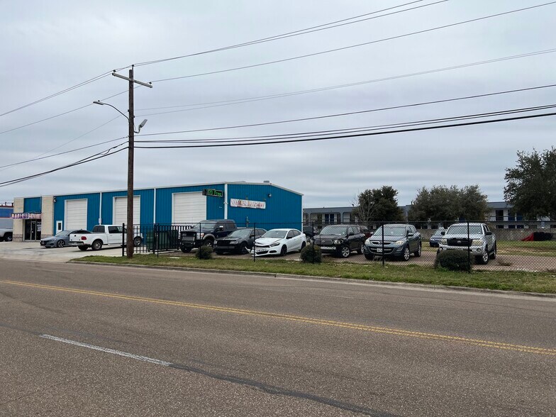 More Photos Of 3107 Red River St, Victoria Manufacturing For Sale