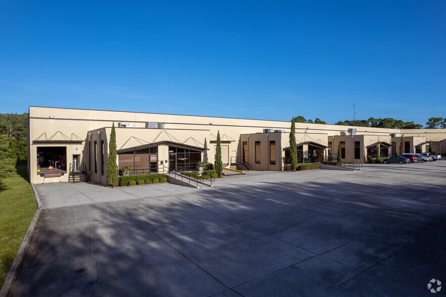 More Photos Of 6903 Stapoint Ct, Winter Park Industrial For Sale