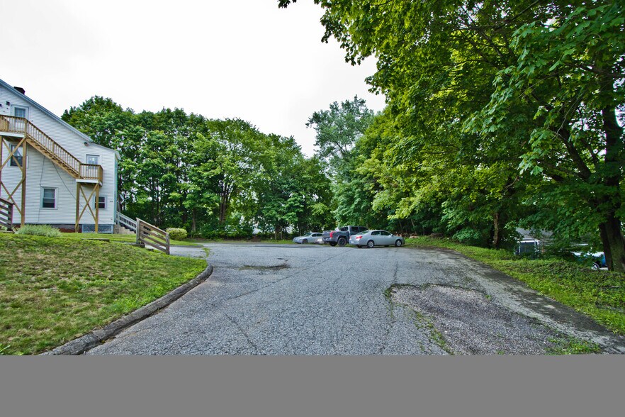 More Photos Of 32 Worcester Rd, Charlton Storefront Retail Residential For Lease