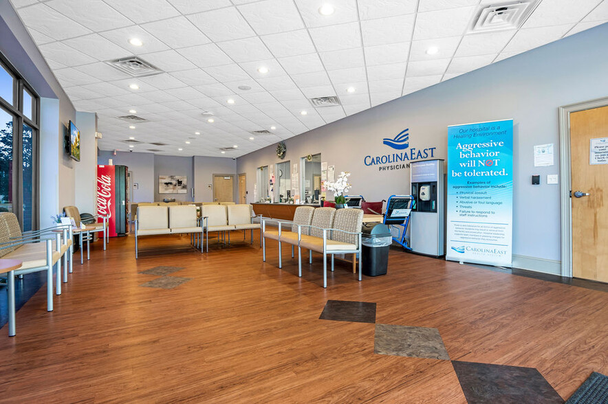 More Photos Of 4275 Western Blvd, Jacksonville Medical For Sale