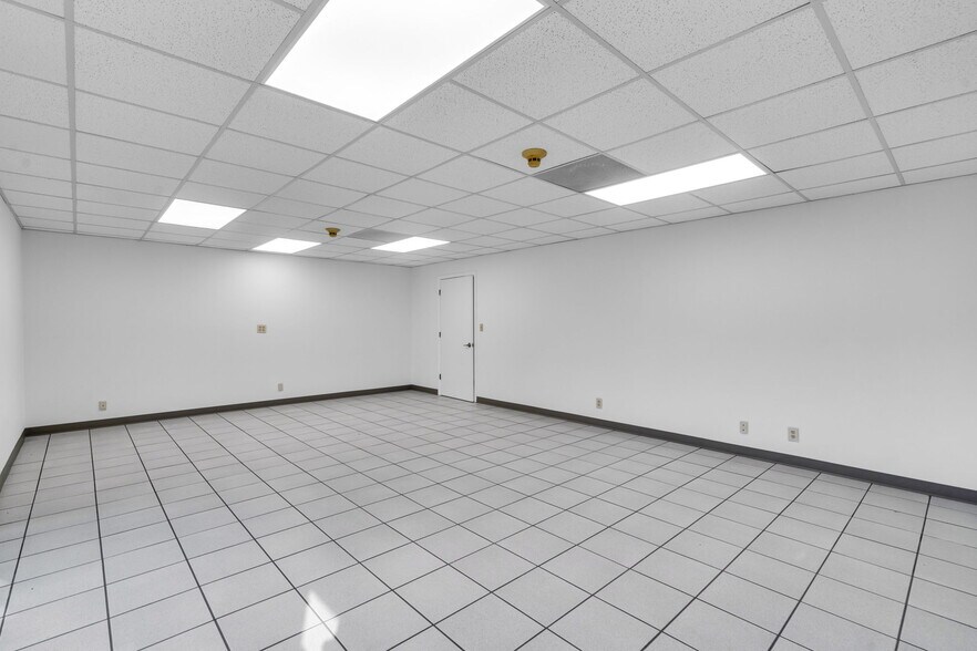 More Photos Of 3541 NW 53rd St, Fort Lauderdale Industrial For Sale