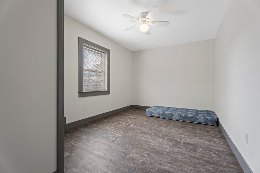 More Photos Of 300 Range St, Marshall Multifamily For Sale