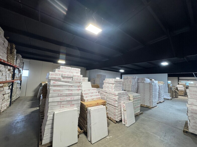 More Photos Of 2103 S 8th St, Rogers Warehouse For Sale