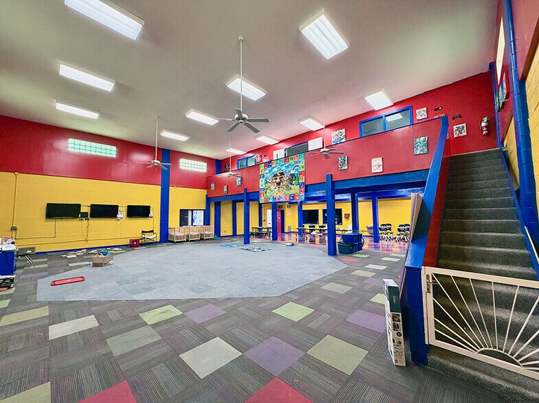 More Photos Of 1004 Gaty ave, East Saint Louis General Retail For Sale