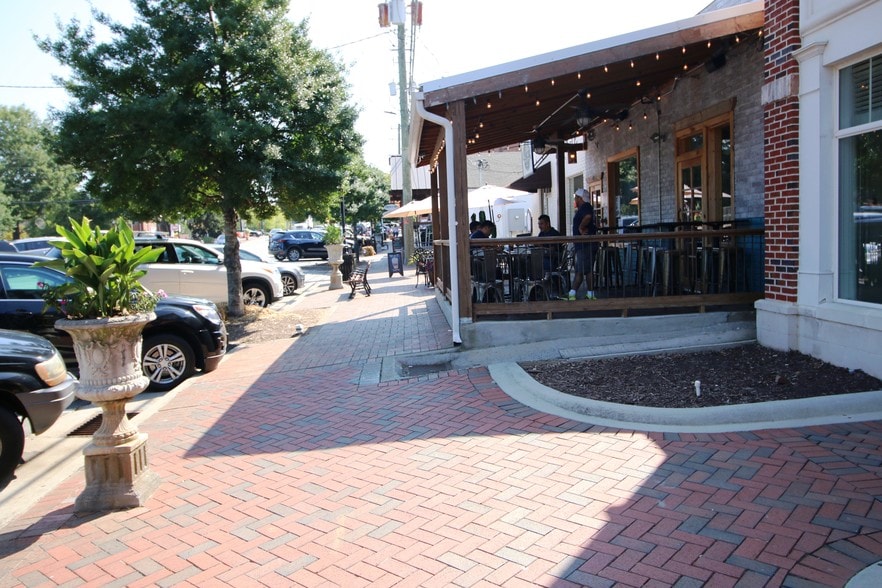 More Photos Of 92 Milton Ave, Alpharetta General Retail For Sale