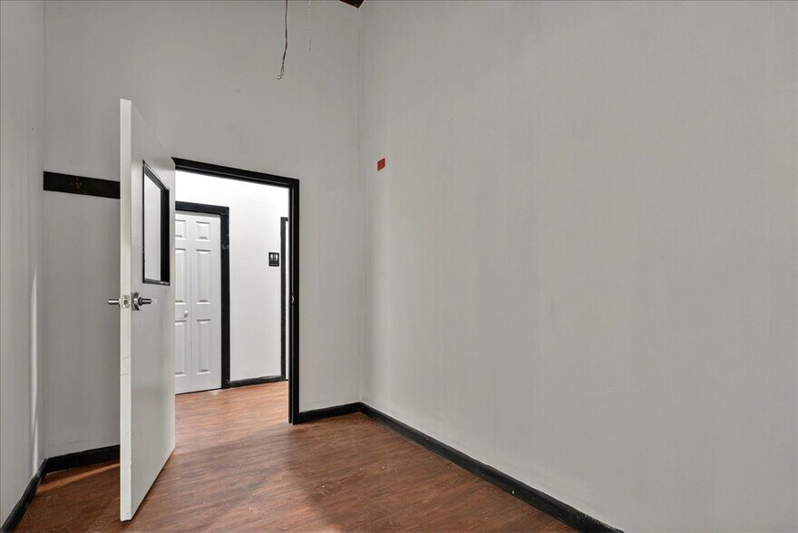 More Photos Of 80 W Circular St, Saratoga Springs Storefront For Lease