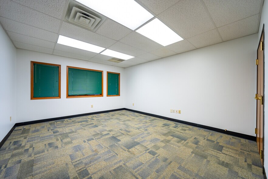 More Photos Of 171 Green Meadows Dr S, Lewis Center Office Residential For Sale