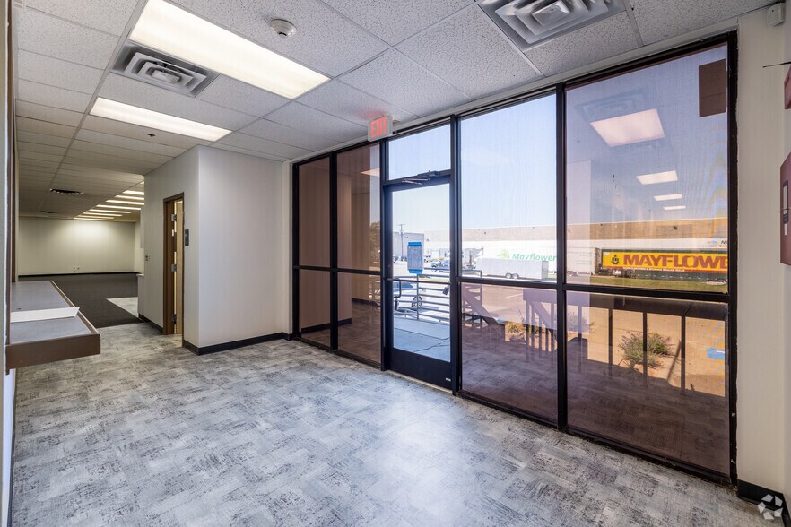 More Photos Of 3510 Pipestone Rd, Dallas Distribution For Lease