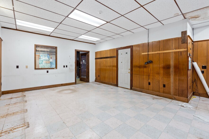 More Photos Of 28 Collins St, Seabrook Flex For Sale