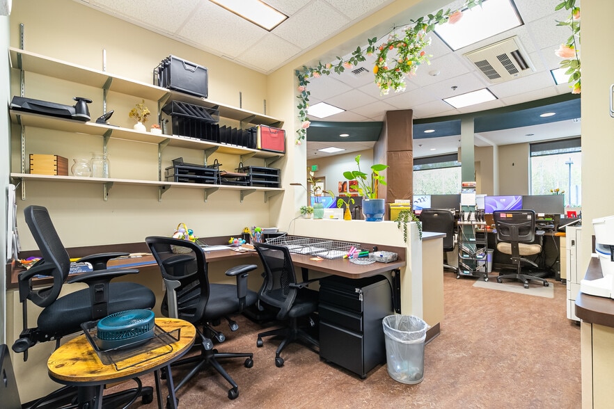 More Photos Of 905 Squalicum Way, Bellingham Flex For Sale