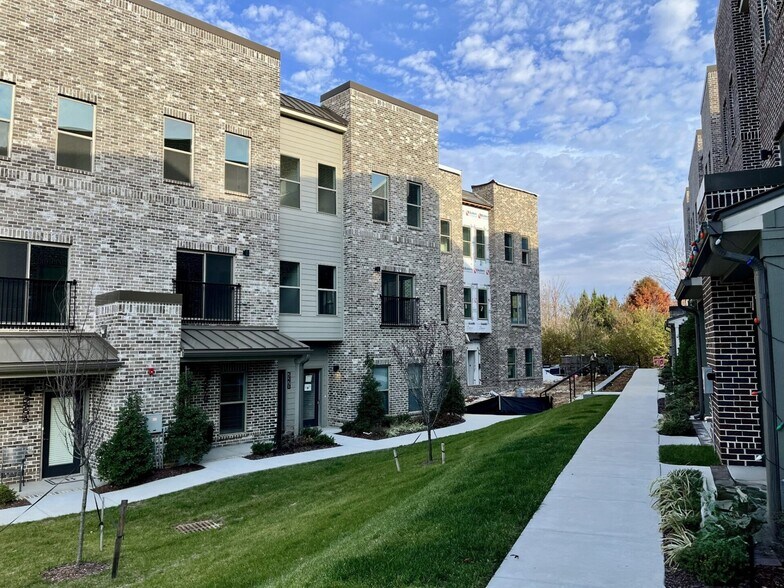 More Photos Of 363B Wellows Chase, Spring Hill Multifamily For Sale