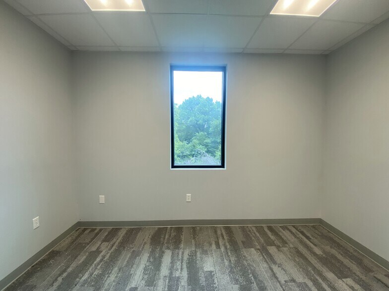 More Photos Of 1890 N Stonebridge Dr, McKinney Medical For Sale