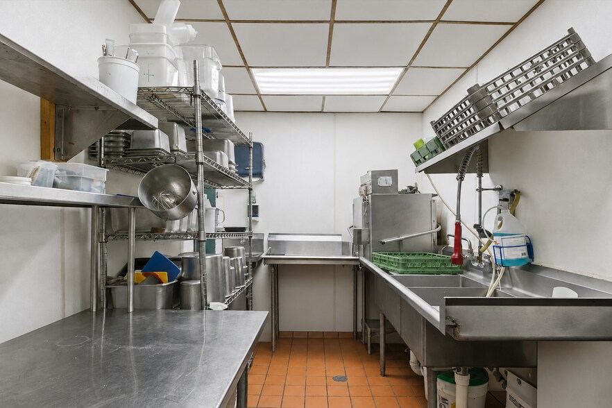 More Photos Of 17001 W Greenfield Ave, New Berlin Restaurant For Sale