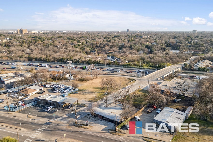 More Photos Of 1402 Fort Worth Ave, Dallas Freestanding For Lease