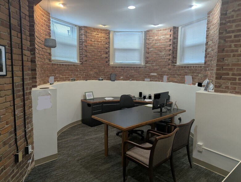 More Photos Of 4 University Rd, Cambridge Apartments For Lease