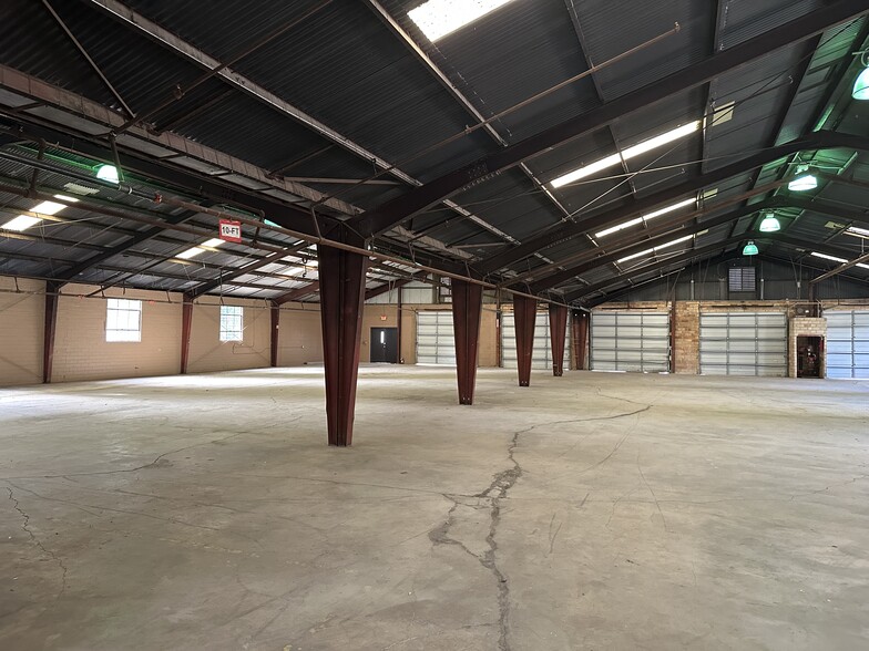 More Photos Of 1124 Delgado St, San Antonio Warehouse For Sale
