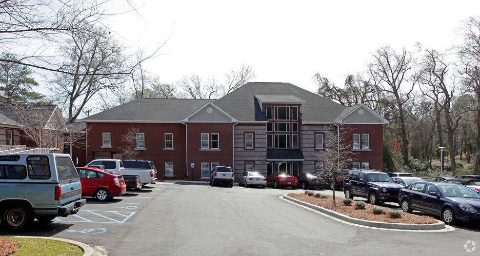 More Photos Of 203 W Main St, Lexington Office For Sale