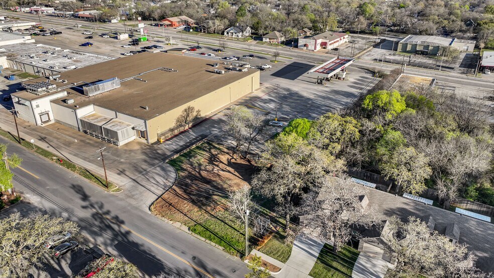 More Photos Of 514 W Oak St, Weatherford Land For Sale