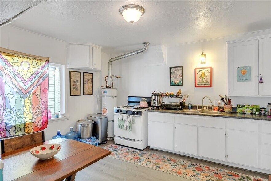 More Photos Of 134 N Washington St, Sonora Specialty For Sale