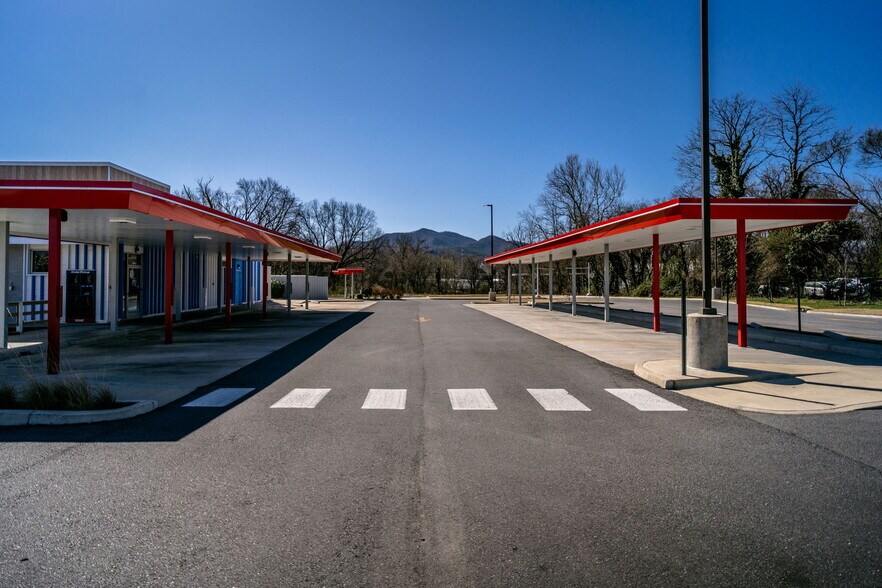 More Photos Of 1968 W Main St, Salem Fast Food For Lease