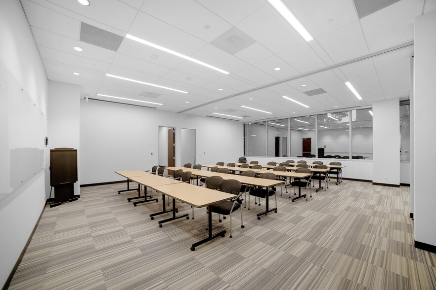 More Photos Of 105 Decker Ct, Irving Office For Lease