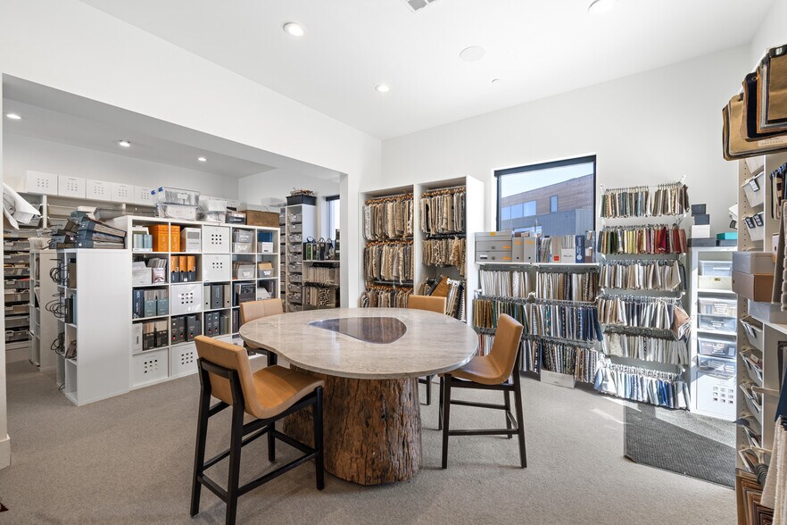 More Photos Of 4554 Forestdale Dr, Park City Showroom For Lease