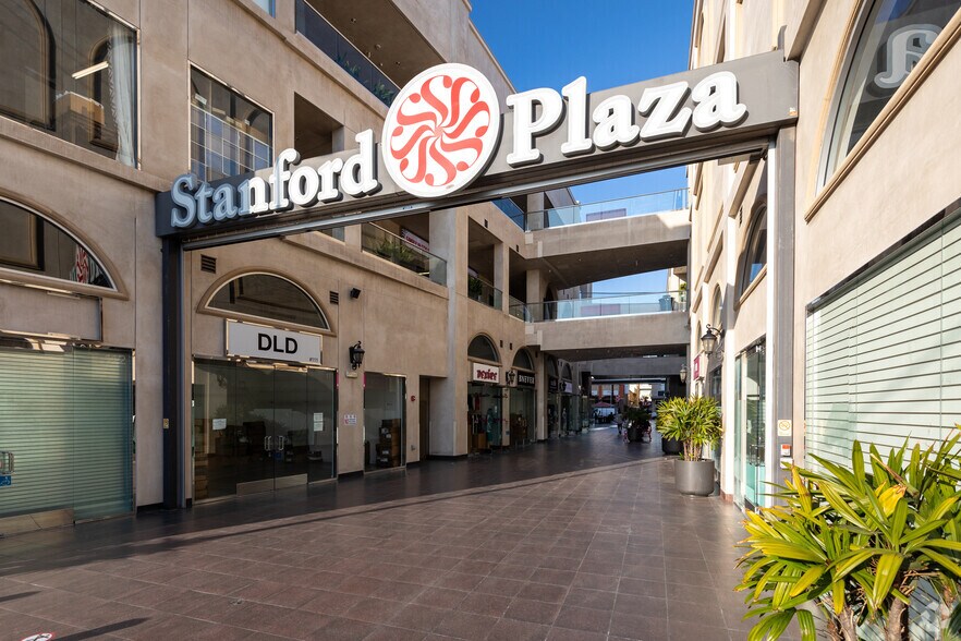 More Photos Of 810 E Pico Blvd, Los Angeles General Retail For Lease