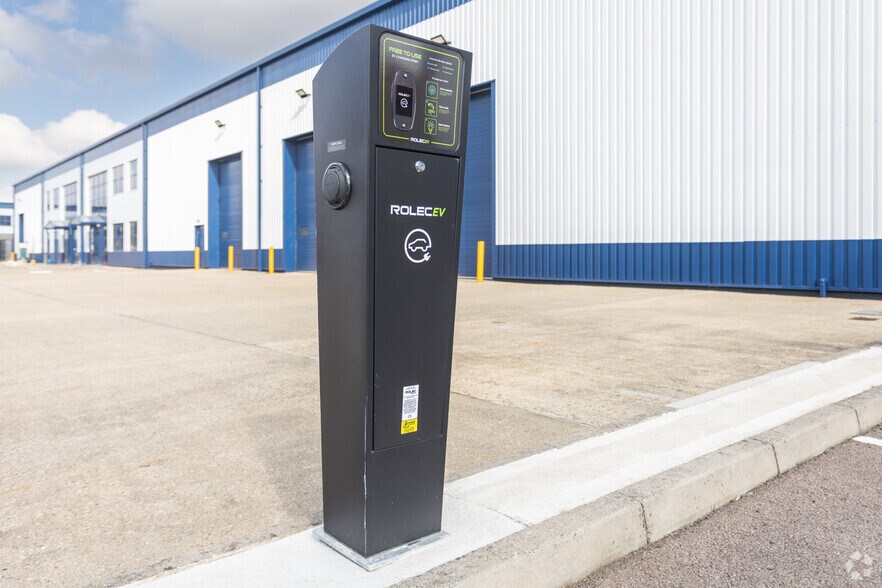 More Photos Of Laporte Way, Luton Distribution For Lease